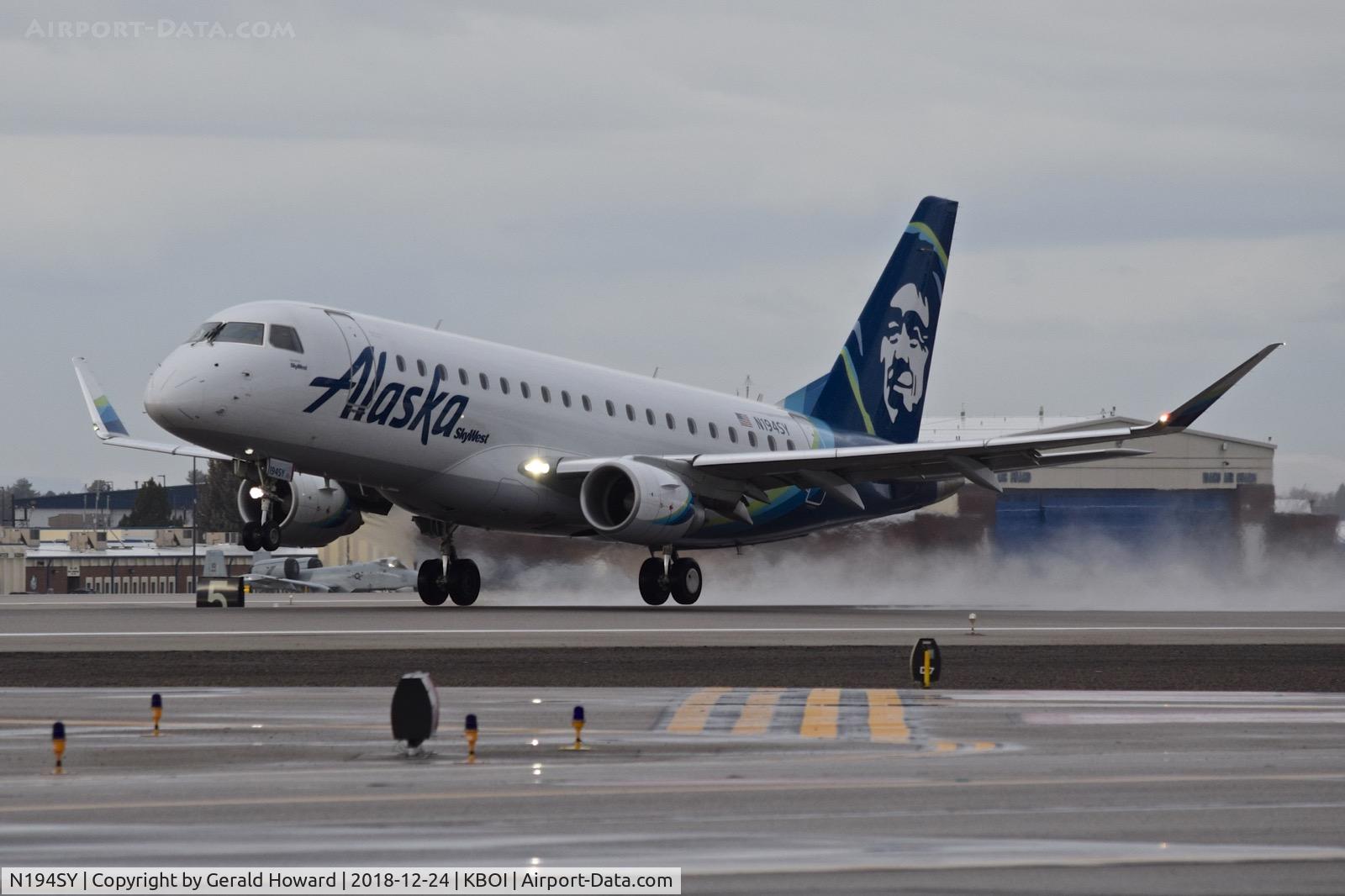 N194SY, 2017 Embraer 175LR (ERJ-170-200LR) C/N 17000693, Take off run rotation.