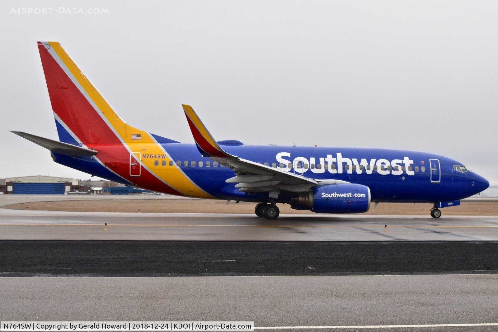 N764SW, 2000 Boeing 737-7H4 C/N 27878, On Alpha for the Gate.