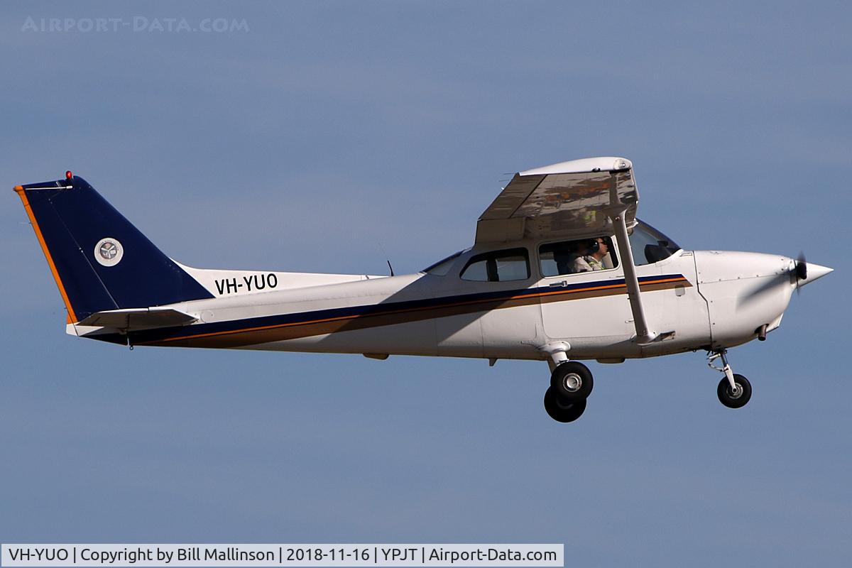 VH-YUO, 2004 Cessna 172R C/N 172-81234, circuits