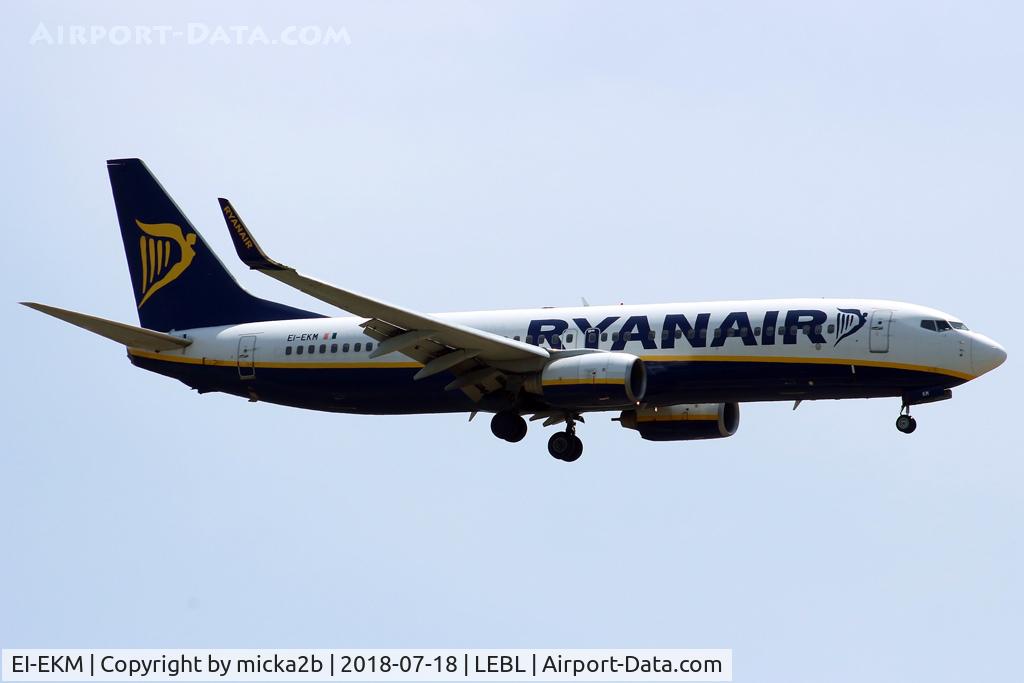 EI-EKM, 2010 Boeing 737-8AS C/N 38499, Landing