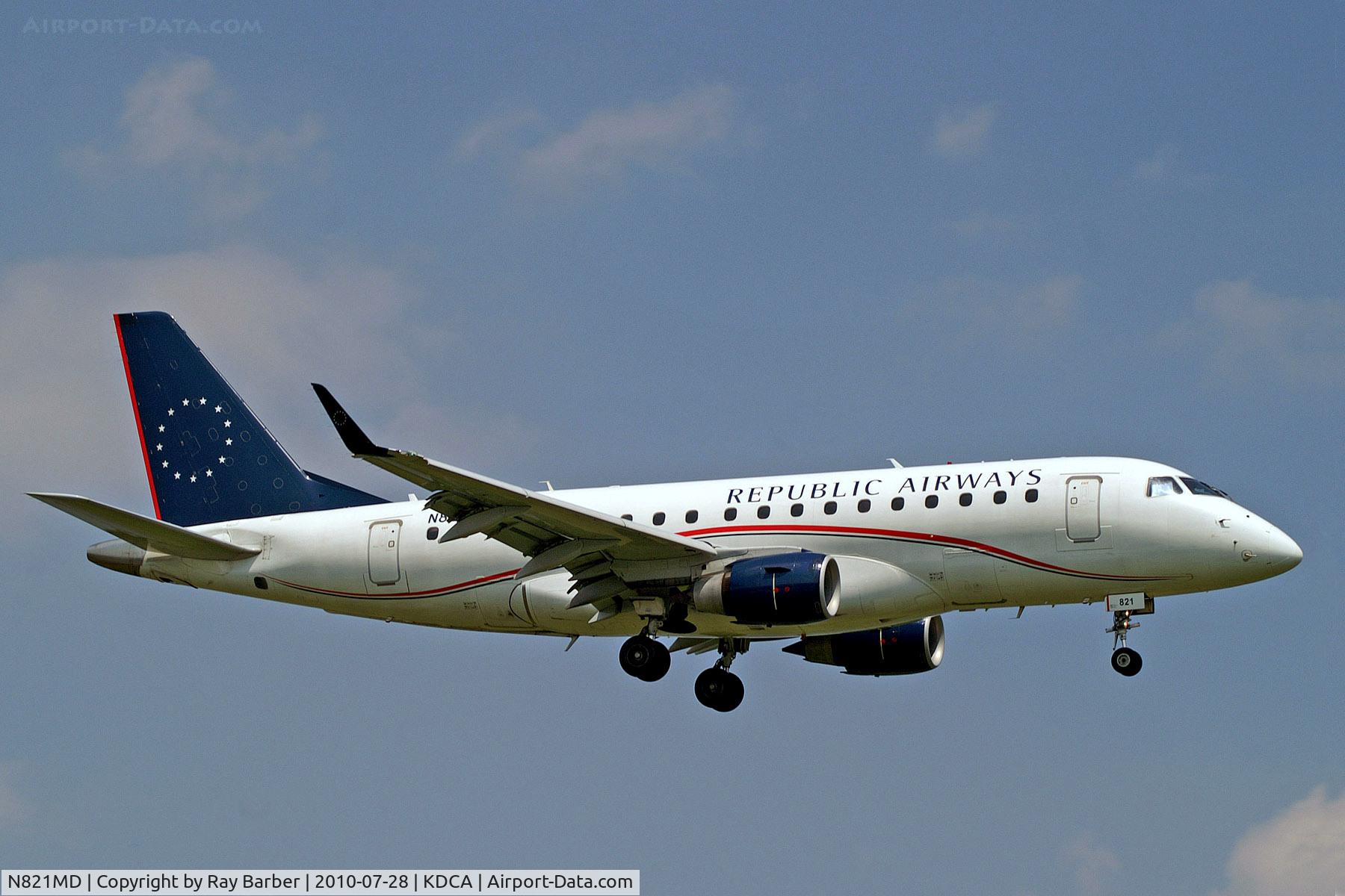 N821MD, 2004 Embraer 170SU (ERJ-170-100SU) C/N 17000042, N821MD   Embraer ERJ-170-100SU [17000042] (Republic Airways) Washington-Ronald Reagan National~N 28/07/2010