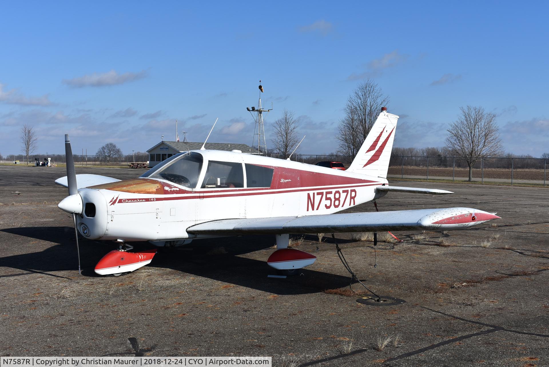 N7587R, 1966 Piper PA-28-140 C/N 28-22154, Piper Cherokee 140 at Circleville