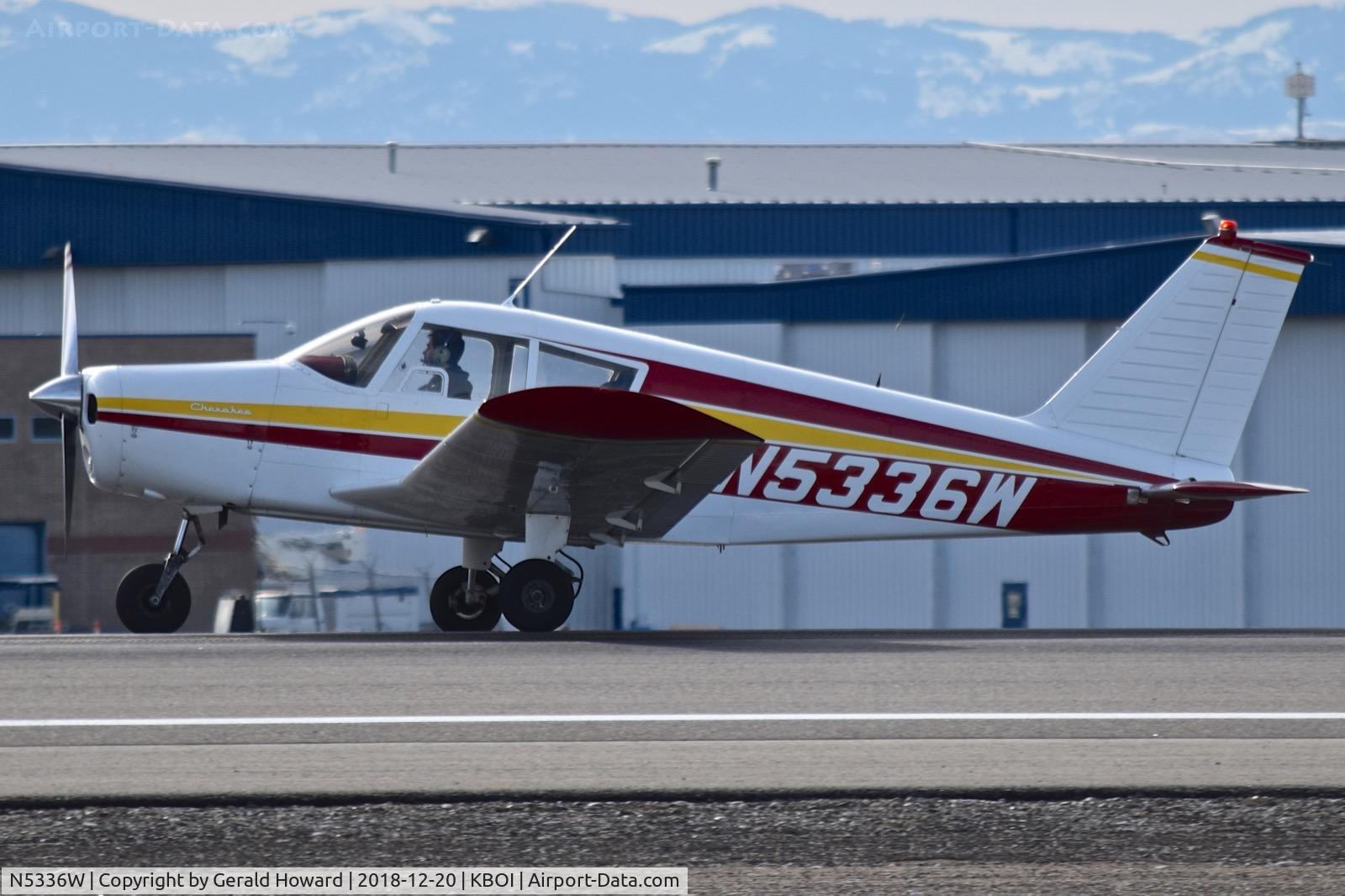 N5336W, 1962 Piper PA-28 C/N 28-393, Landing RWY 10L.