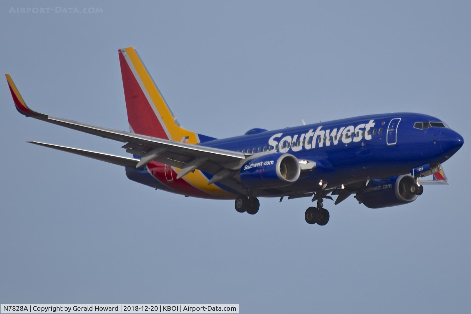 N7828A, 2003 Boeing 737-7CT C/N 33697, Landing RWY 10L.