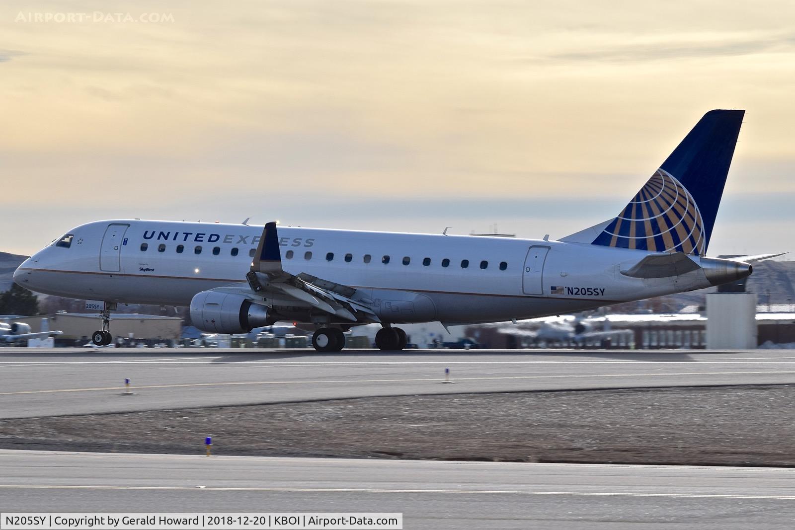 N205SY, 2017 Embraer 175LR (ERJ-170-200LR) C/N 17000636, Landing roll out on RWY 10L.