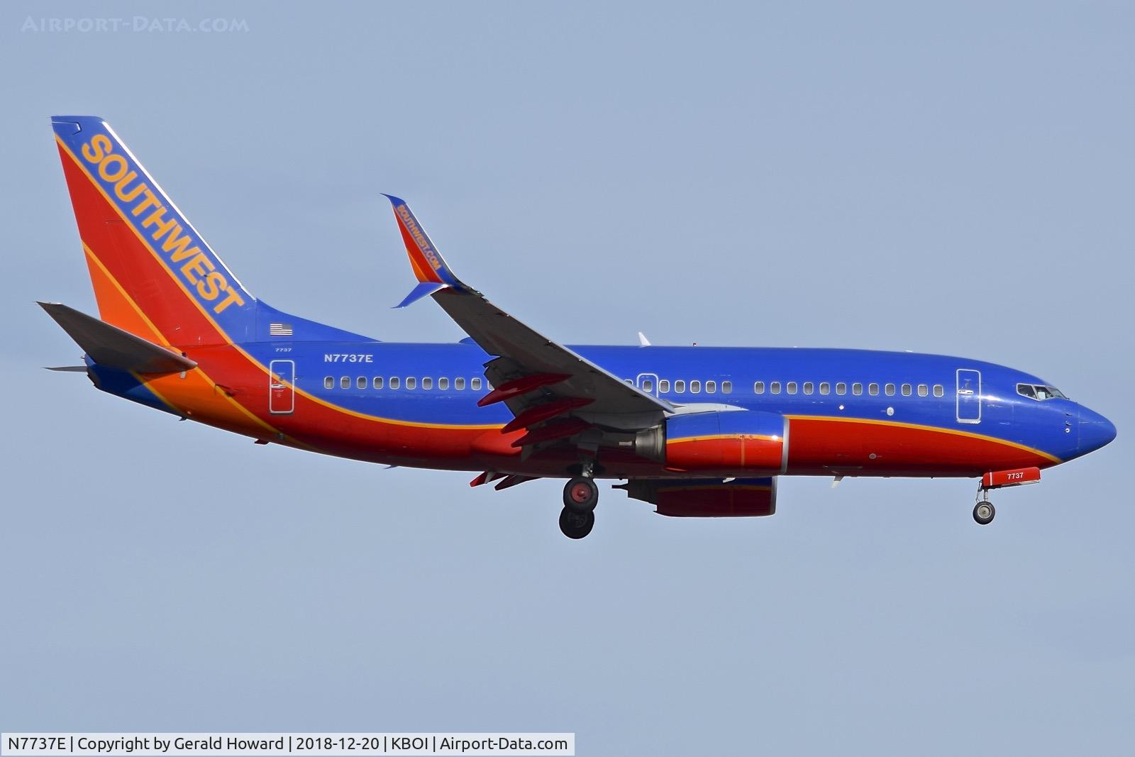 N7737E, 2006 Boeing 737-7BD C/N 33929, Landing RWY 10L.