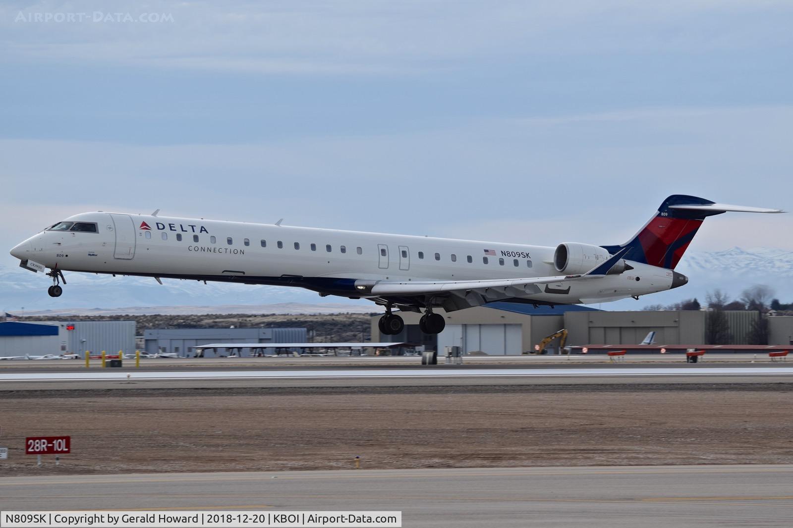 N809SK, 2006 Bombardier CRJ-900ER (CL-600-2D24) C/N 15086, Landing RWY 10L.