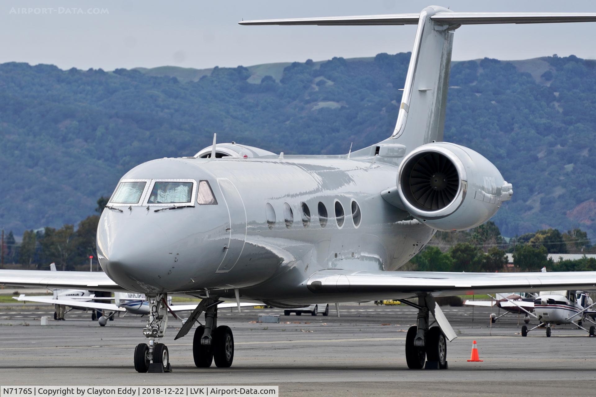 N7176S, 1989 Gulfstream Aerospace G-IV C/N 1119, Livermore Airport California 2018.
