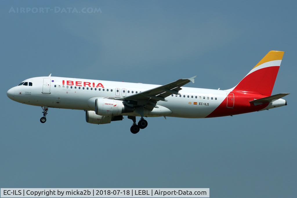 EC-ILS, 2002 Airbus A320-214 C/N 1809, Landing