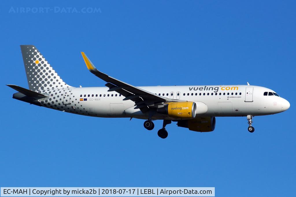 EC-MAH, 2014 Airbus A320-214 C/N 6039, Landing