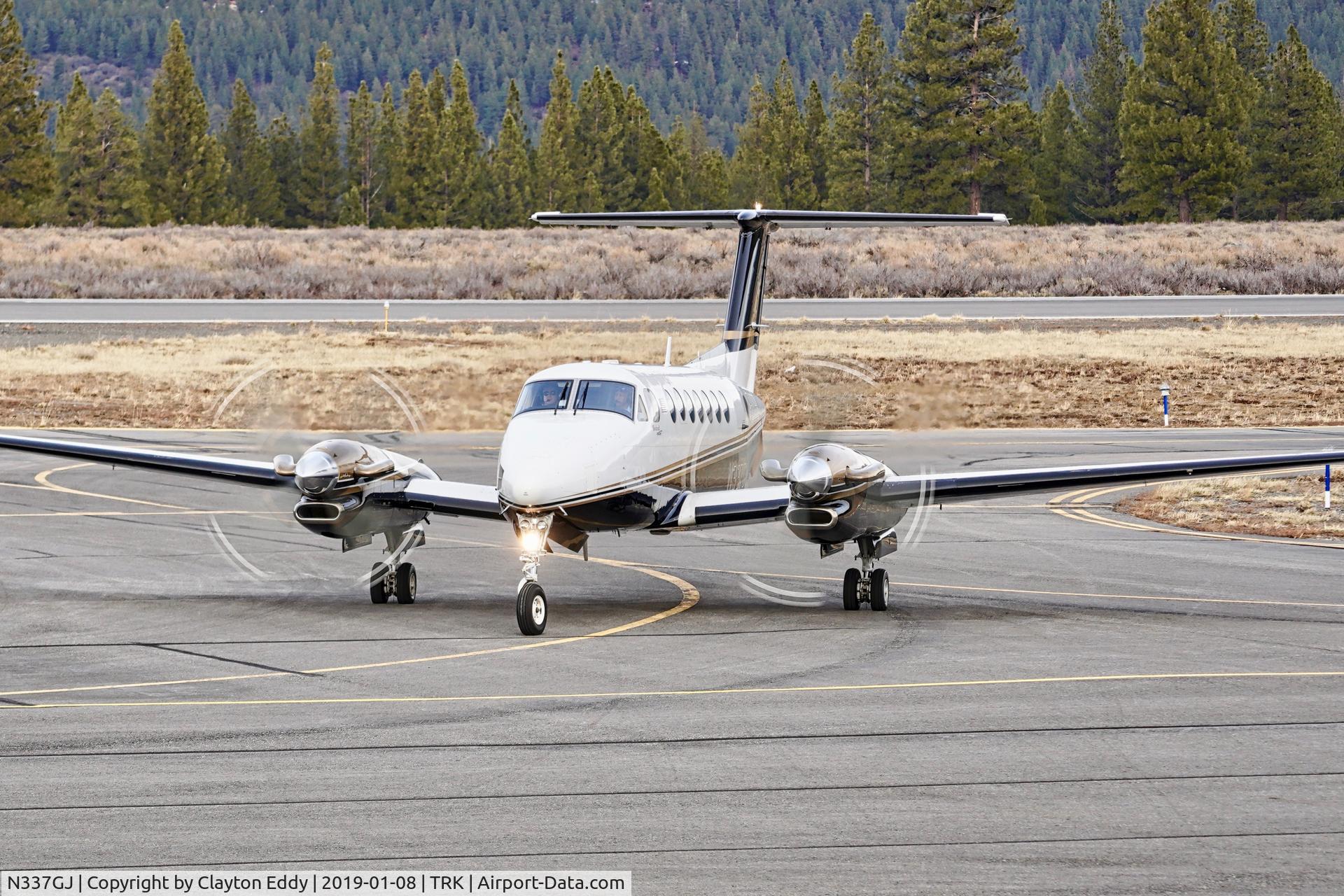 N337GJ, 2001 Raytheon Aircraft Company B300 C/N FL-337, Truckee Airport California 2019.