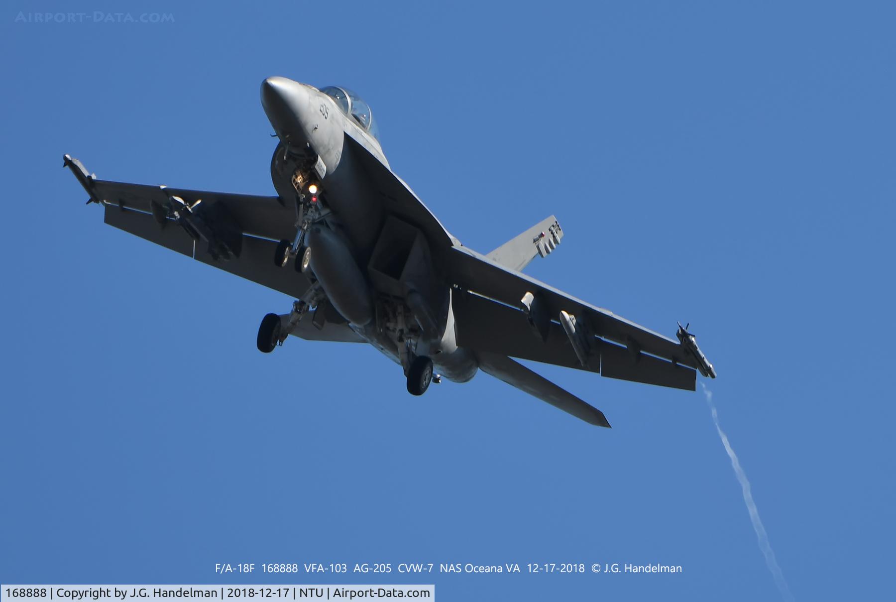 168888, Boeing F/A-18F Super Hornet C/N 168888, On final.