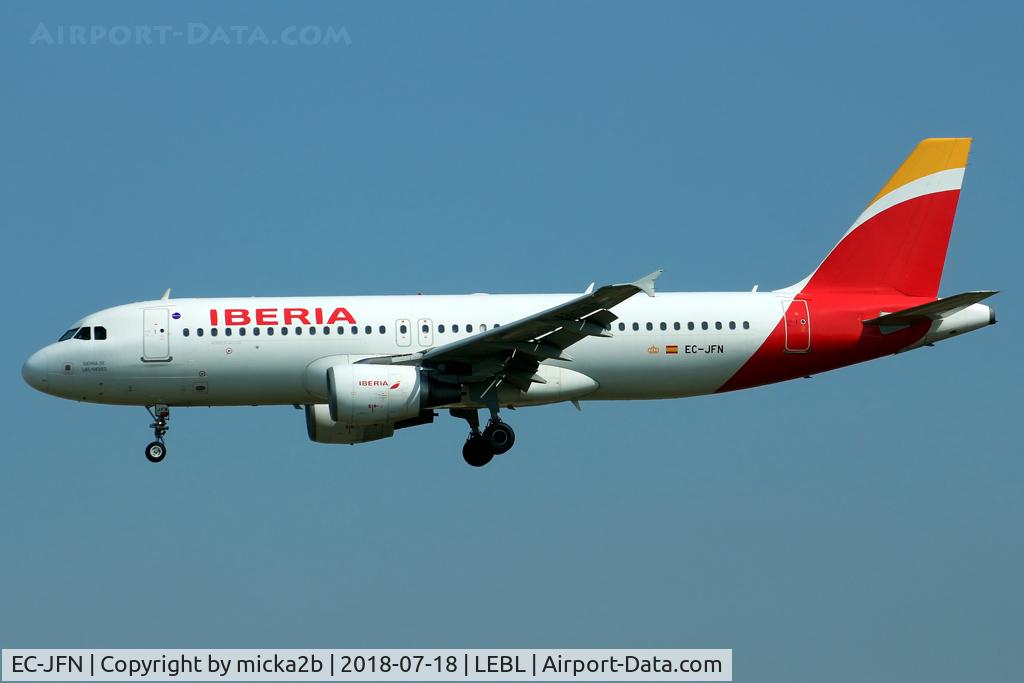 EC-JFN, 2005 Airbus A320-214 C/N 2391, Landing. New livery