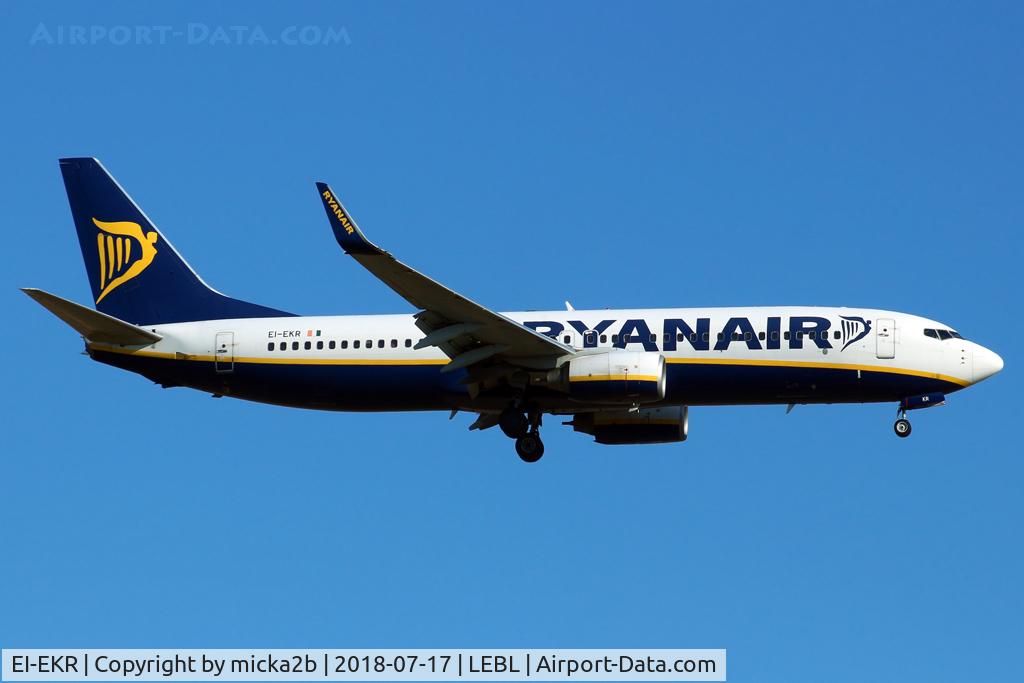 EI-EKR, 2010 Boeing 737-8AS C/N 38503, Landing