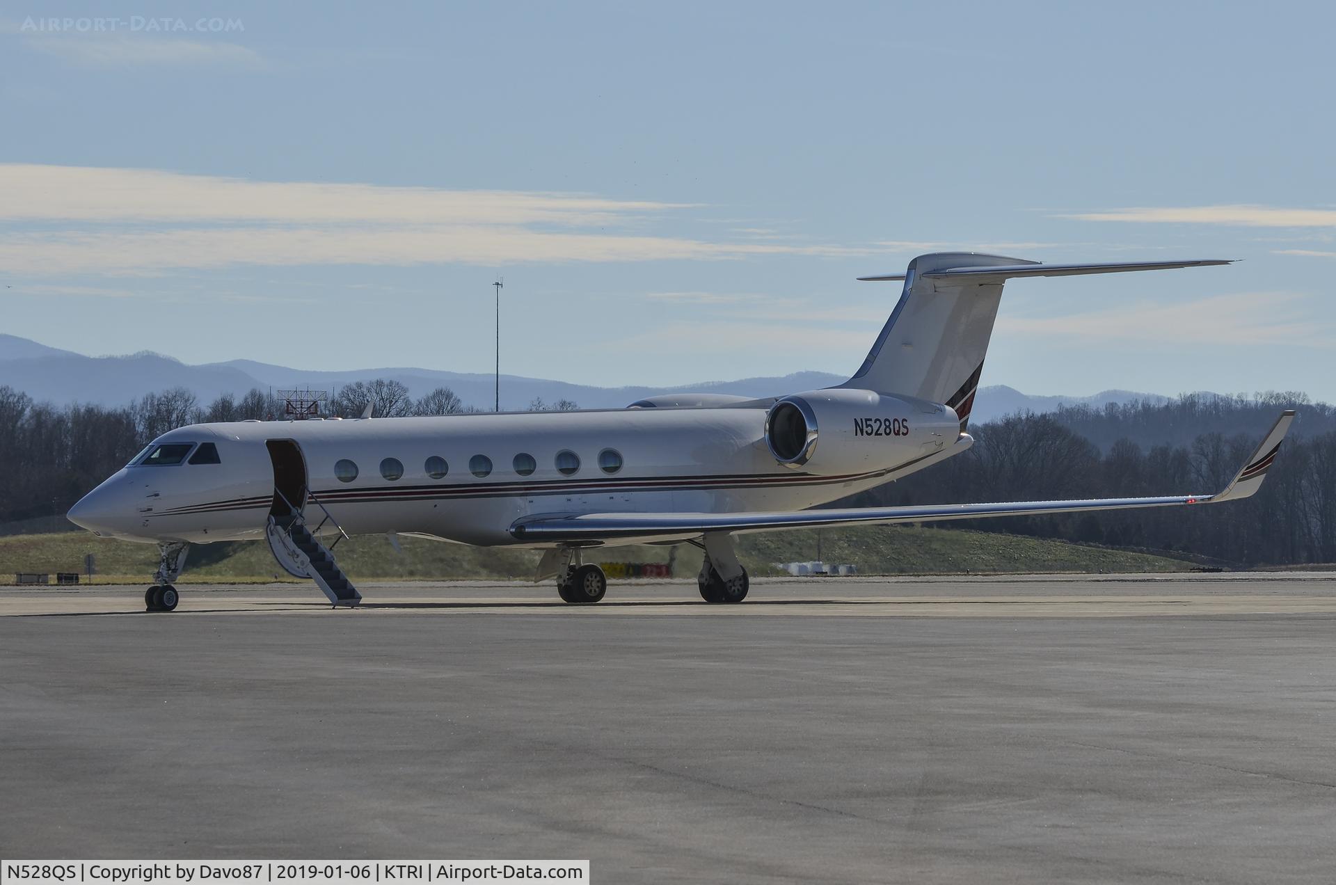 N528QS, 2004 Gulfstream Aerospace GV-SP (G550) C/N 5042, Awaiting passengers at Tri-Cities Airport (KTRI) for a trip to Florida.