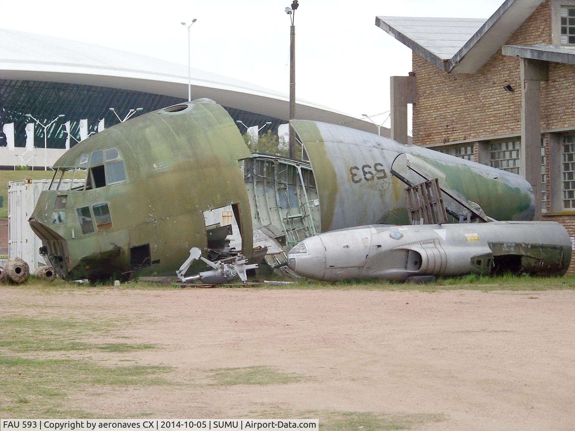 FAU 593, 1960 Lockheed C-130B Hercules C/N 3541, Desmantelado para fuente de repuestos.