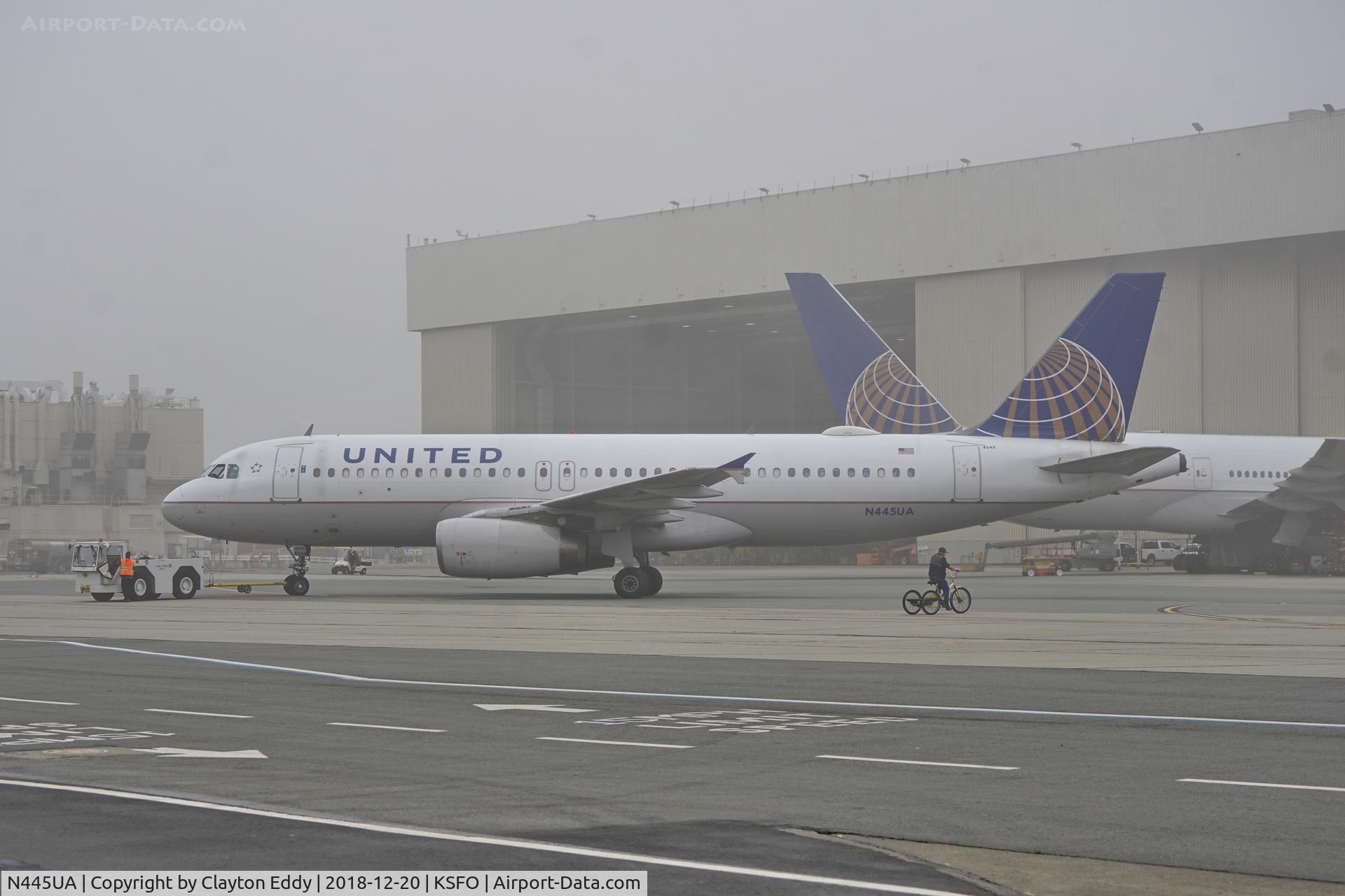 N445UA, 1998 Airbus A320-232 C/N 826, SFO 2018.