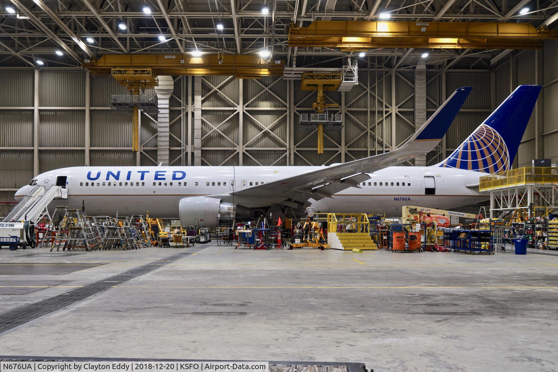 N676UA, 2001 Boeing 767-322 C/N 30028, SFO 2018.