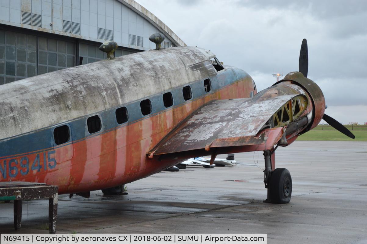 N69415, 1942 Lockheed C-60A Lodestar C/N 18-2349, desarmado luego de su traslado a la BA I.