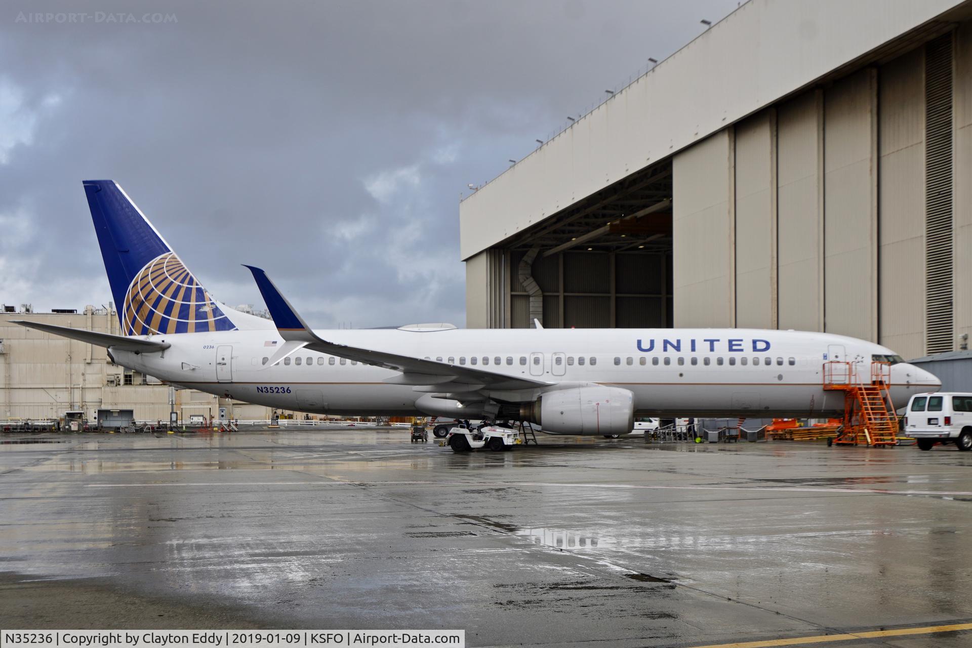 N35236, 1999 Boeing 737-824 C/N 28801, SFO 2019.