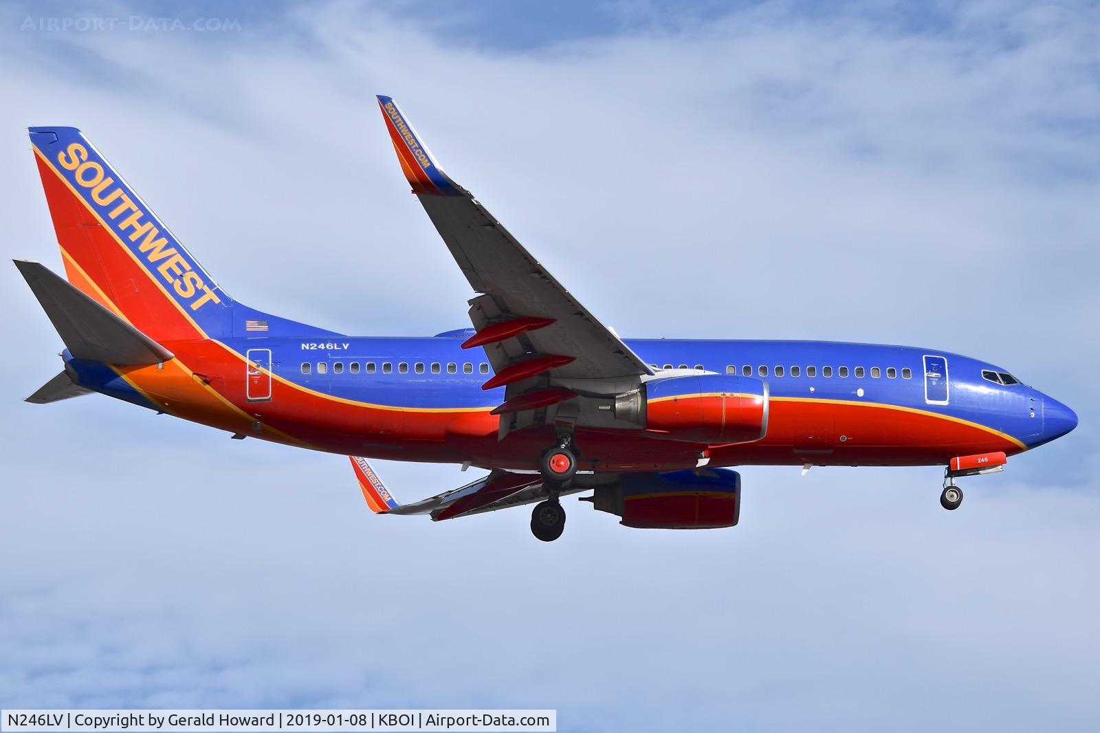 N246LV, 2006 Boeing 737-7H4 C/N 32507, Landing RWY 10L.