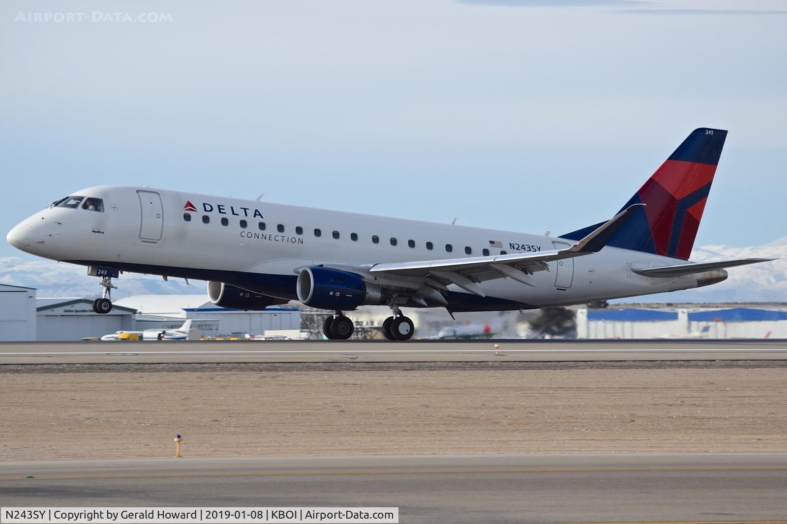 N243SY, 2016 Embraer 175LR (ERJ-170-200LR) C/N 17000592, Take off Run-on RWY 10L.