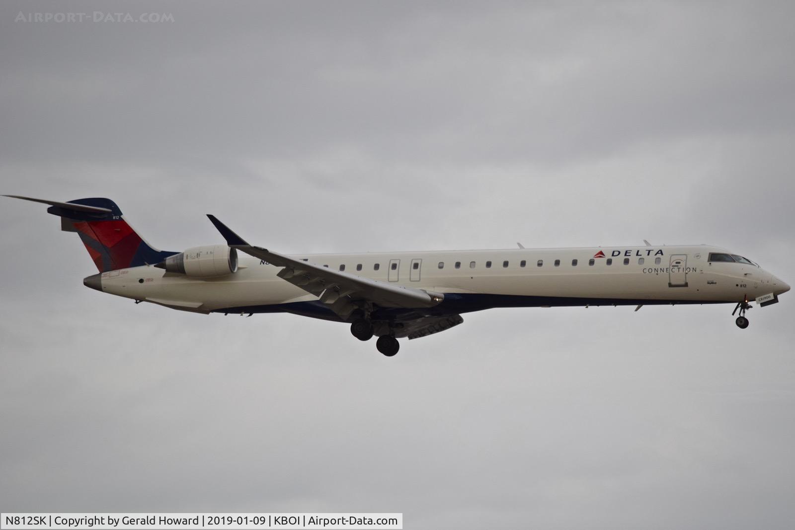 N812SK, 2006 Bombardier CRJ-900ER (CL-600-2D24) C/N 15098, Landing RWY 10L.