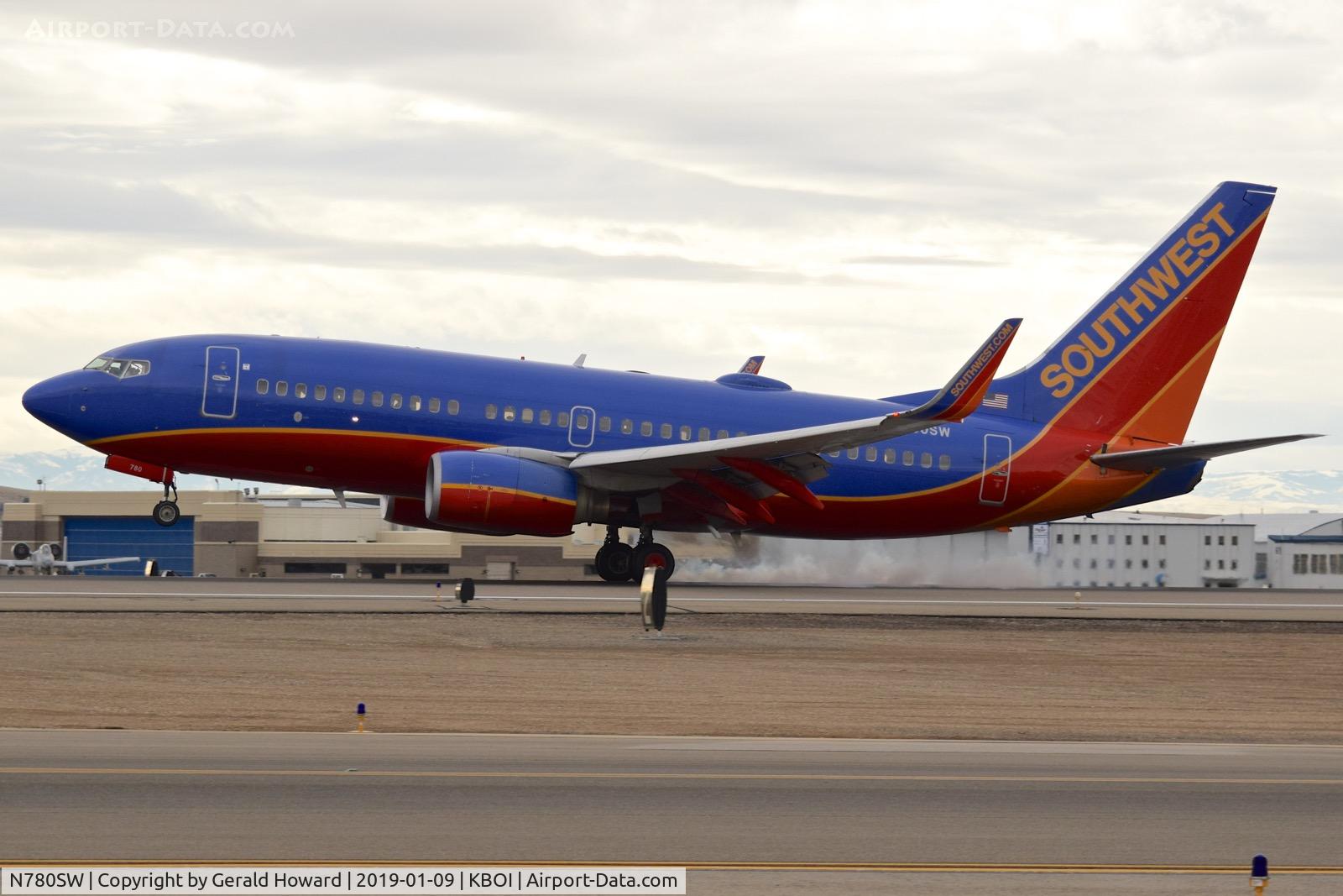 N780SW, 2000 Boeing 737-7H4 C/N 27885, Touch down on RWY 10l.