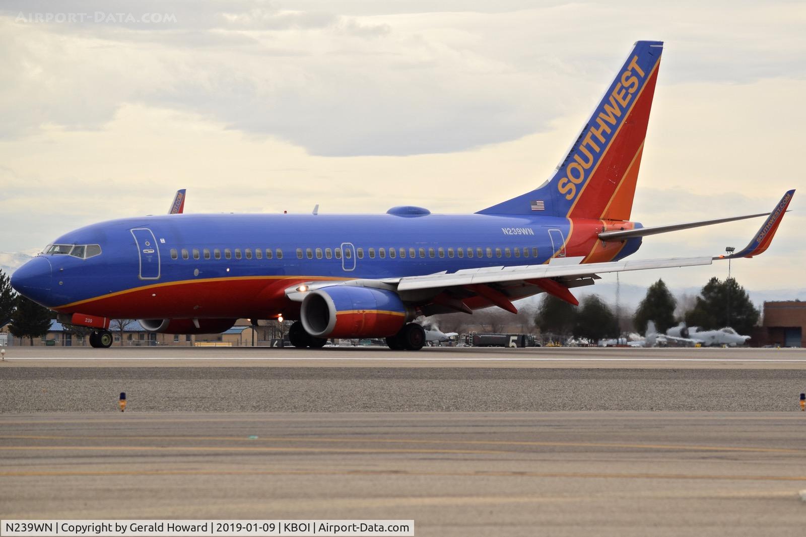 N239WN, 2006 Boeing 737-7H4 C/N 34714, Landing roll out on RWY 10L.