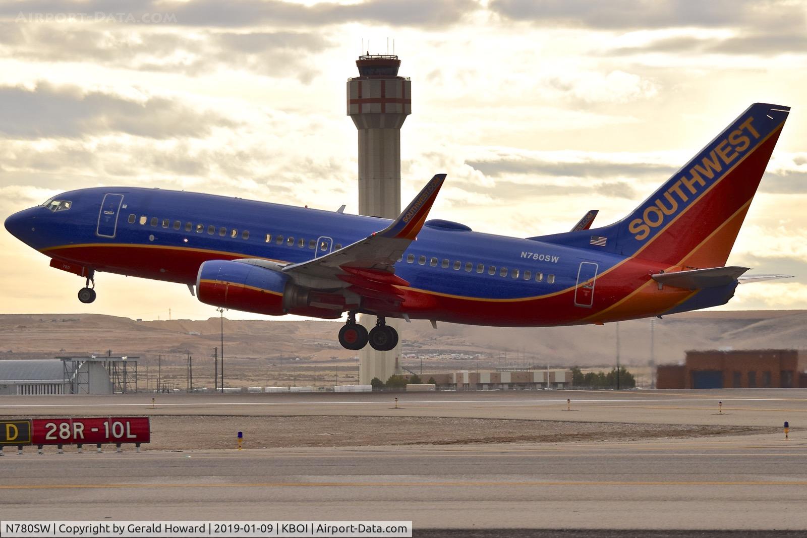 N780SW, 2000 Boeing 737-7H4 C/N 27885, Take off from RWY 10L