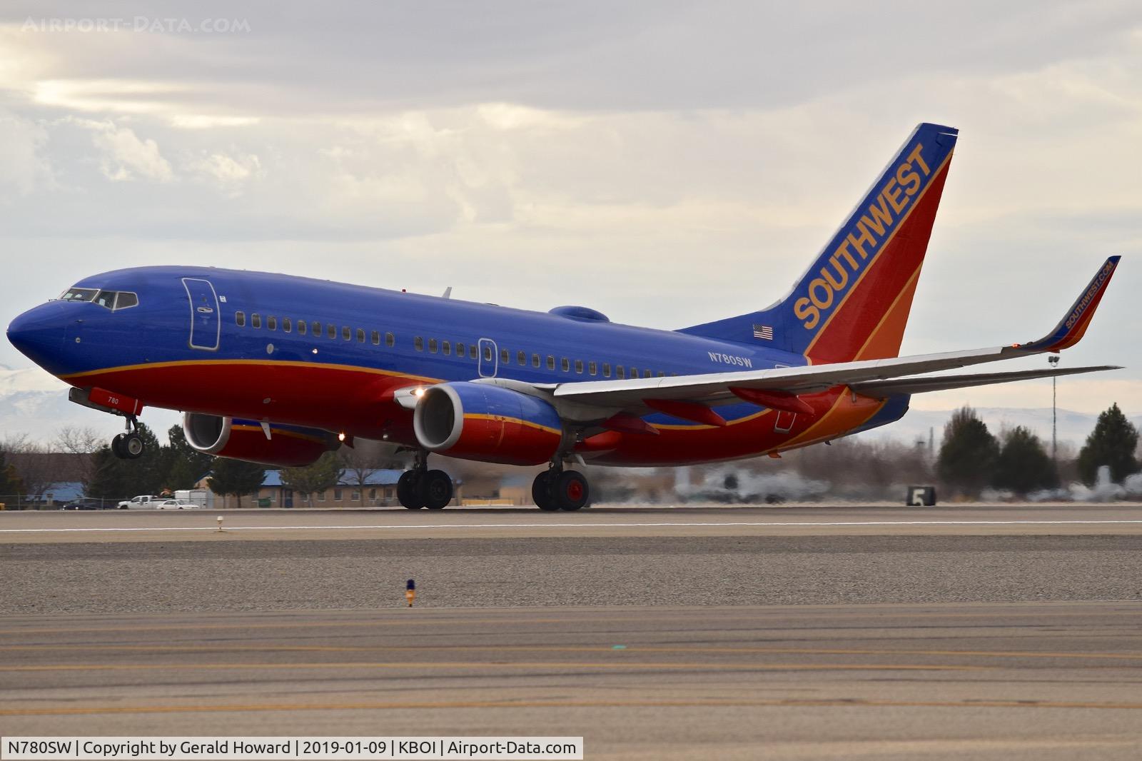 N780SW, 2000 Boeing 737-7H4 C/N 27885, Take off run from RWY 10L.