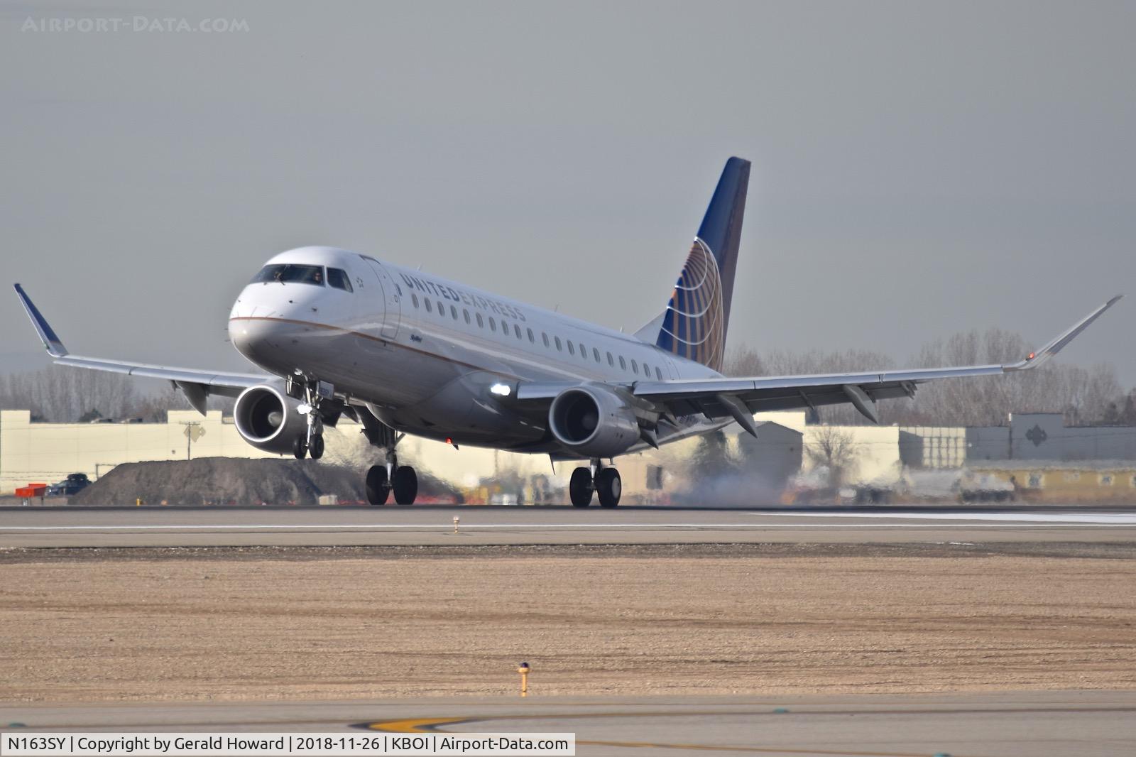 N163SY, 2016 Embraer 175LR (ERJ-170-200LR) C/N 17000577, Landing RWY 10L.