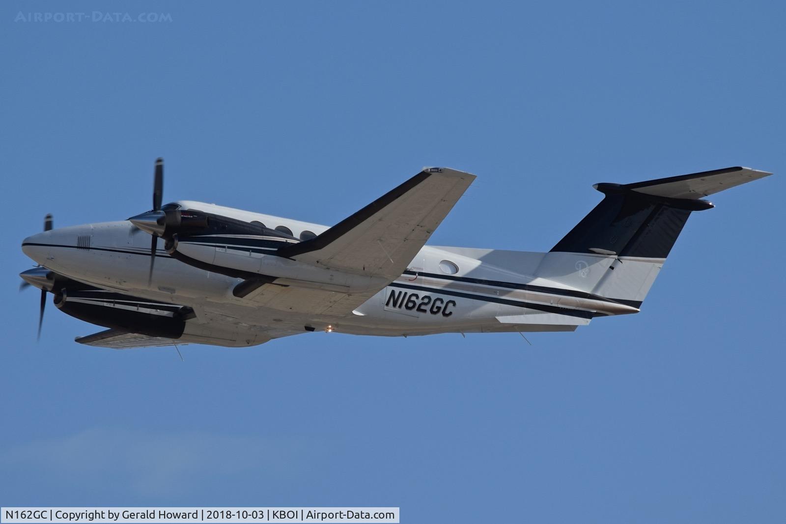 N162GC, 1985 Beech B200 King Air C/N BB-1238, Climb out from RWY 28L.