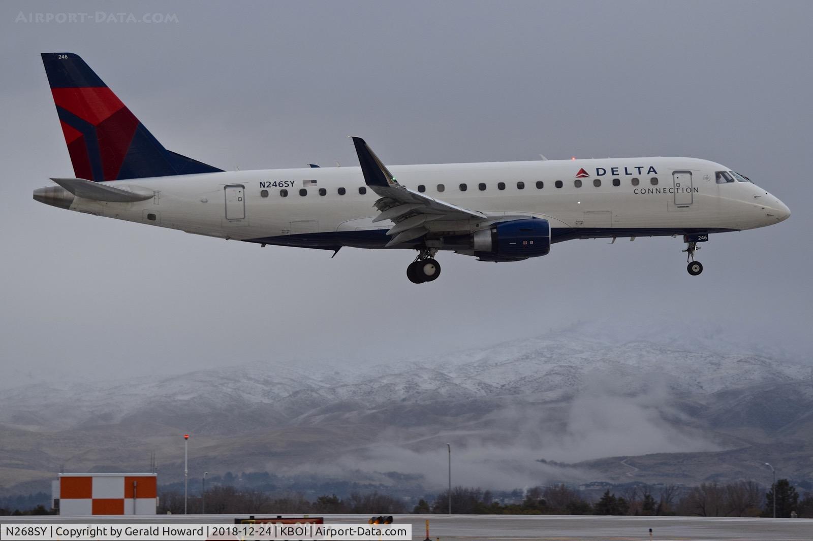 N268SY, 2018 Embraer 175LR (ERJ-170-200LR) C/N 17000725, Landing RWY 10R.