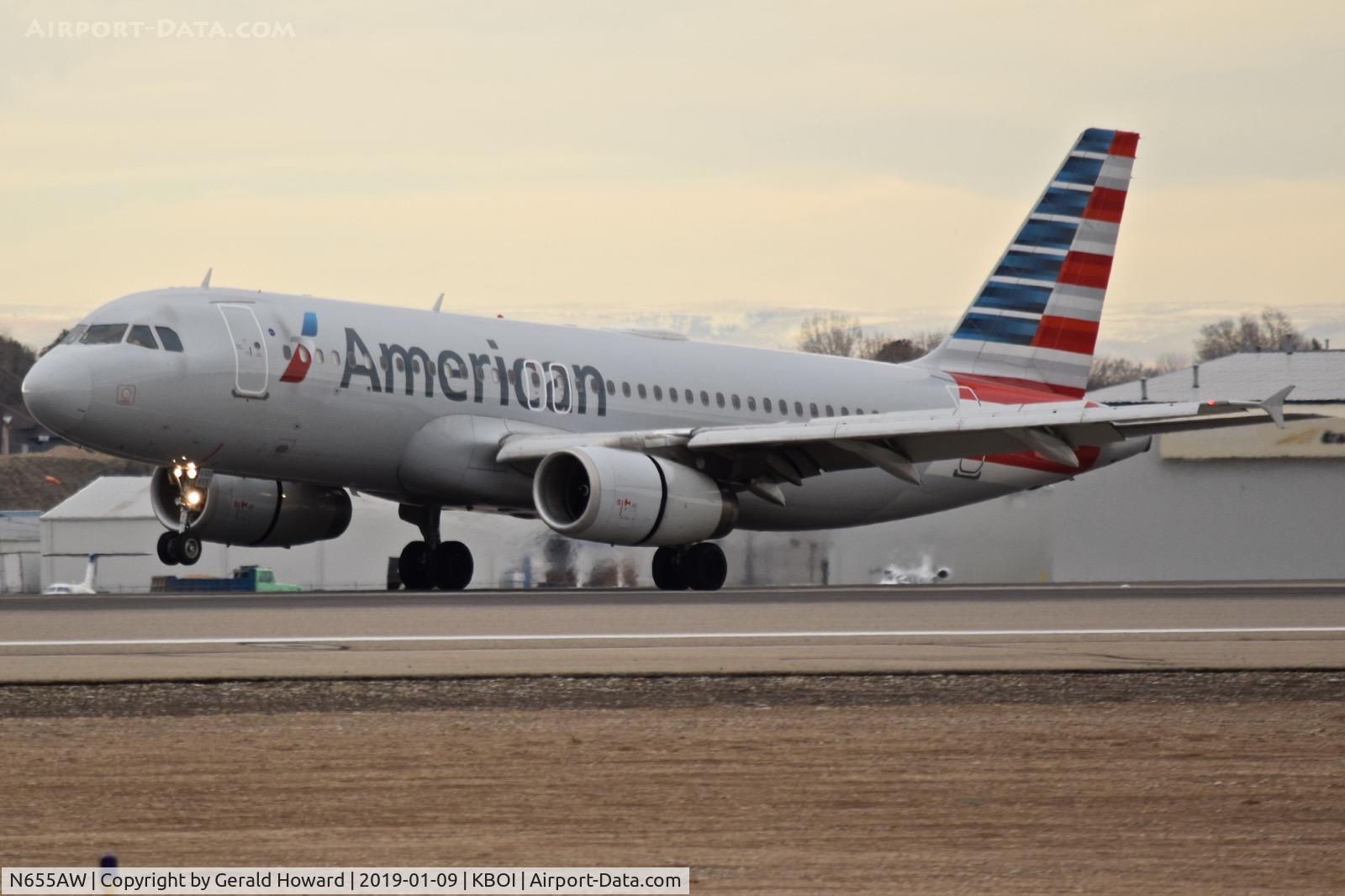 N655AW, 1999 Airbus A320-232 C/N 1075, Landing RWY 10R.