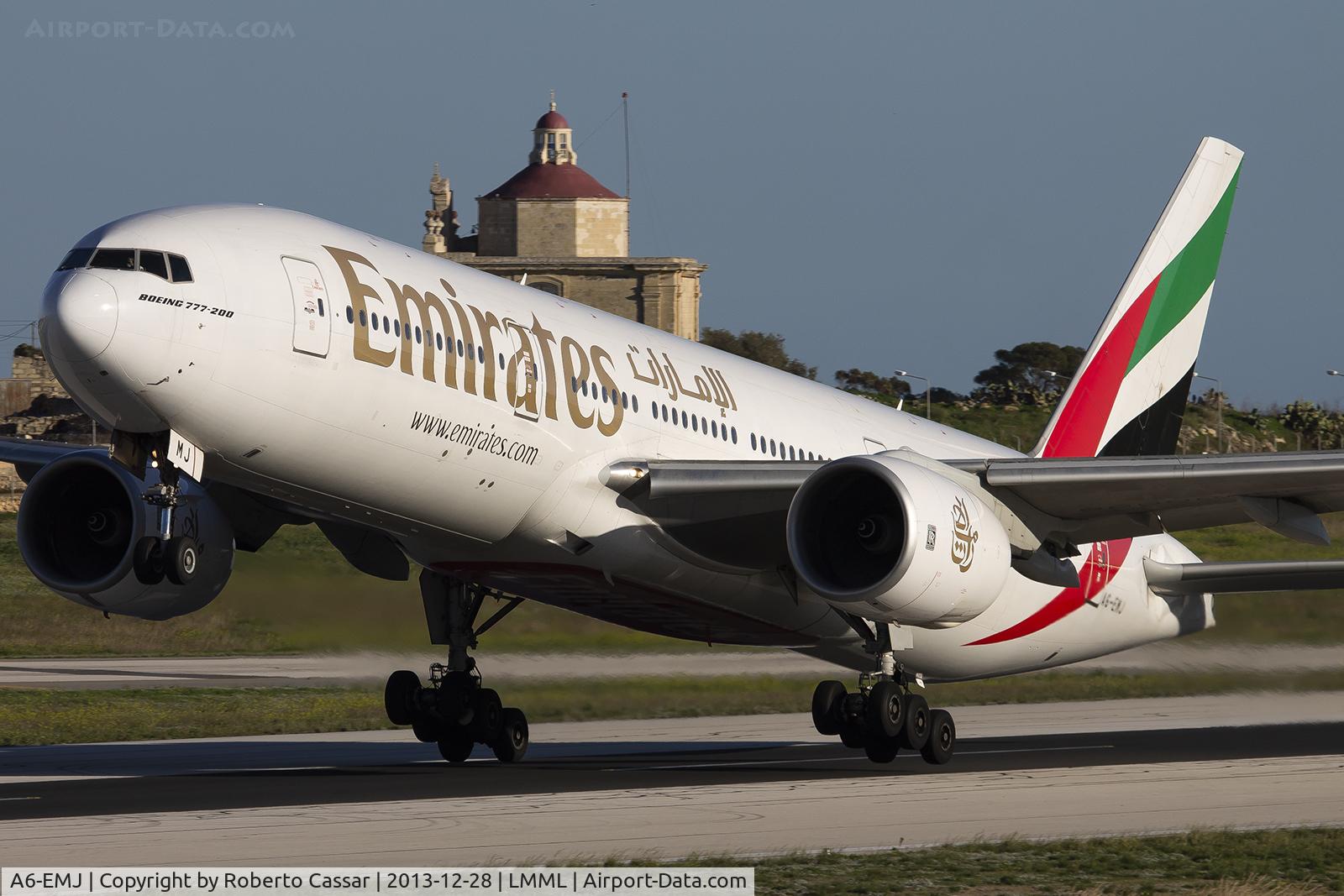 A6-EMJ, 1997 Boeing 777-21H/ER C/N 27253, Runway 31