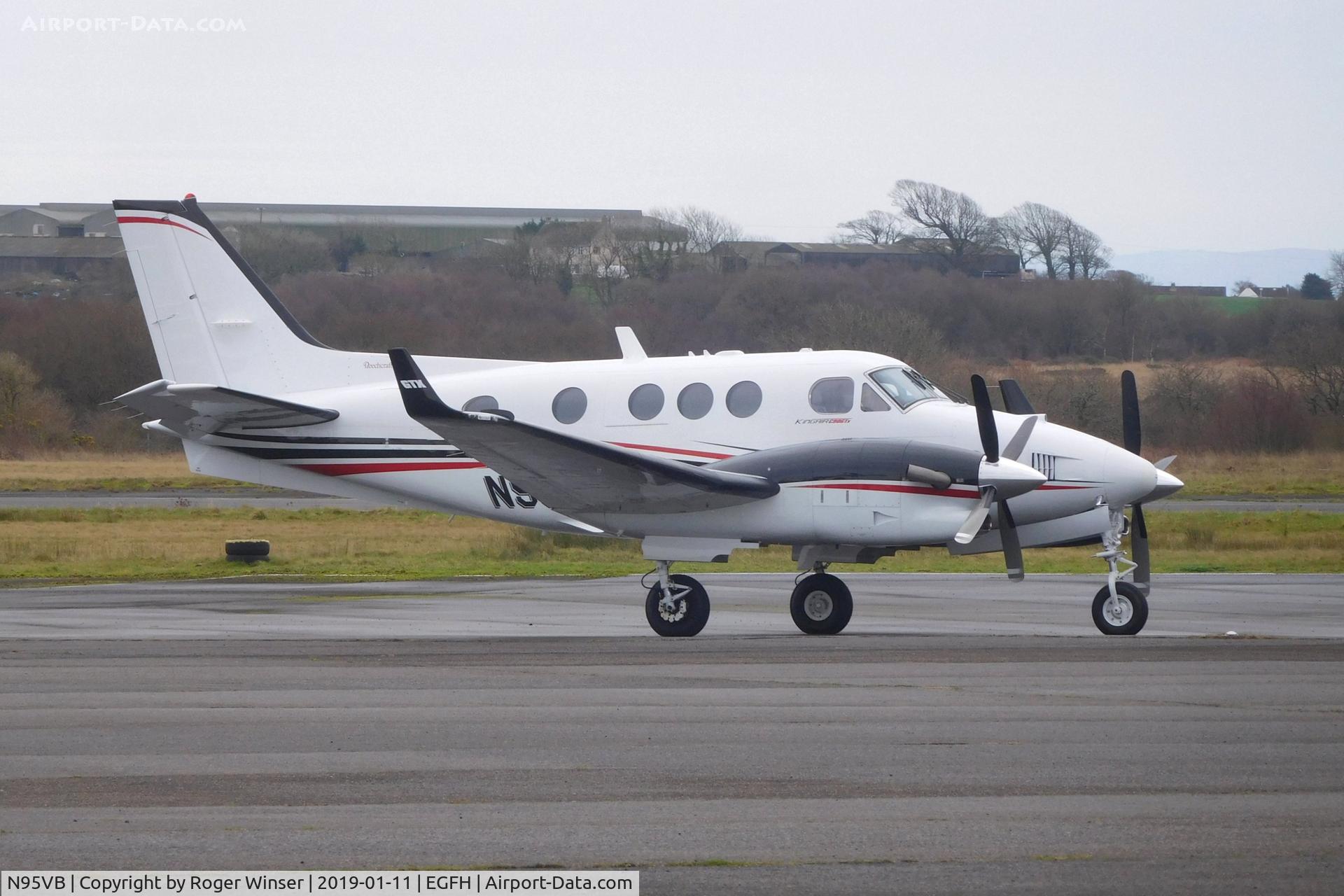 N95VB, 2013 Beechcraft C90GTI King Air C/N LJ-2091, Visiting King Air.