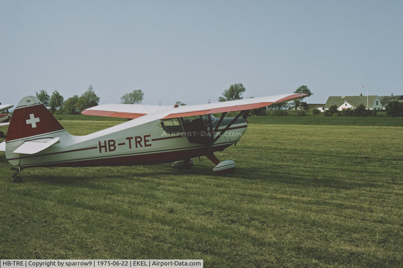HB-TRE, 1946 Stinson 108-2 Voyager C/N 108-373, Endelave-West. HB-registered from 1947-04-03 until 1993-04-19. The current owner took it to the U.S. Scanned from a slide.
