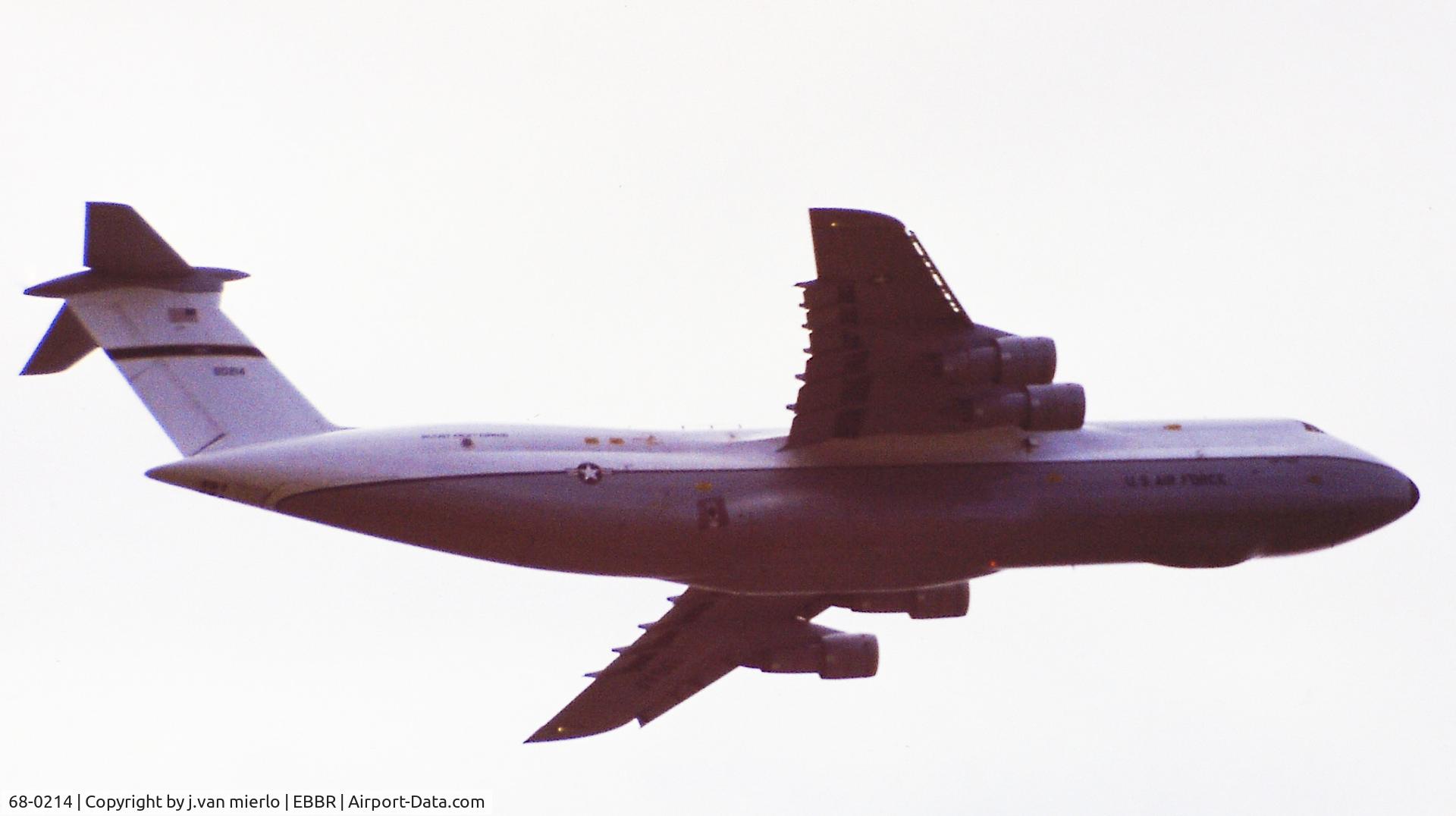68-0214, 1969 Lockheed C-5A Galaxy C/N 500-0017, Brussels t/o 07L '80s