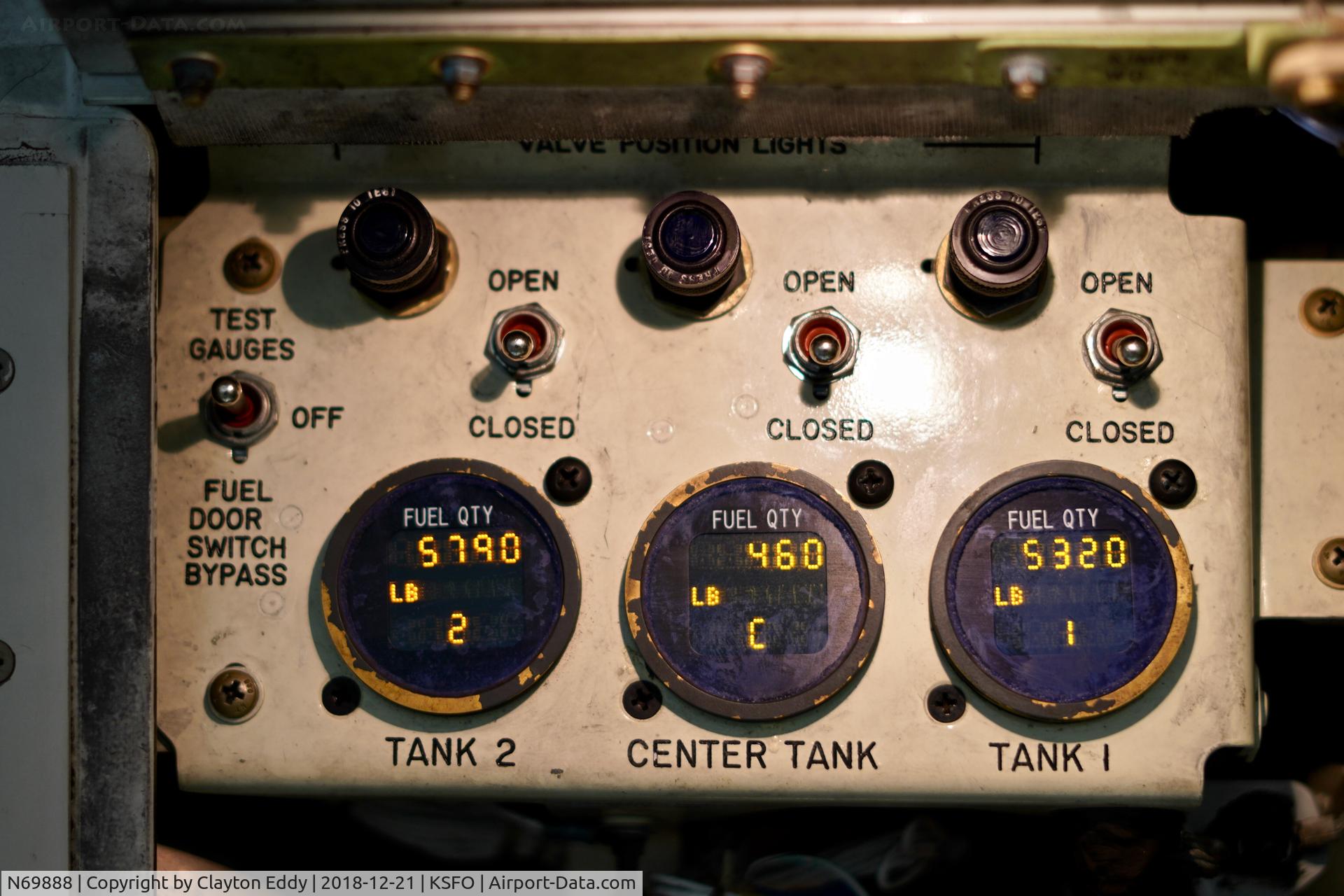 N69888, 2015 Boeing 737-924/ER C/N 42191, Underwing fuel panel. SFO 2018.