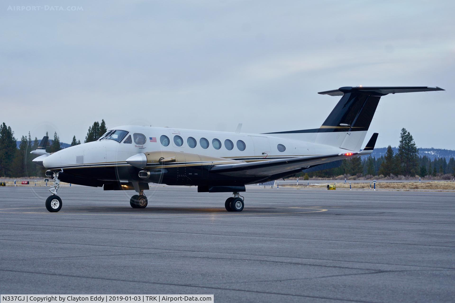 N337GJ, 2001 Raytheon Aircraft Company B300 C/N FL-337, Truckee Airport California 2019.