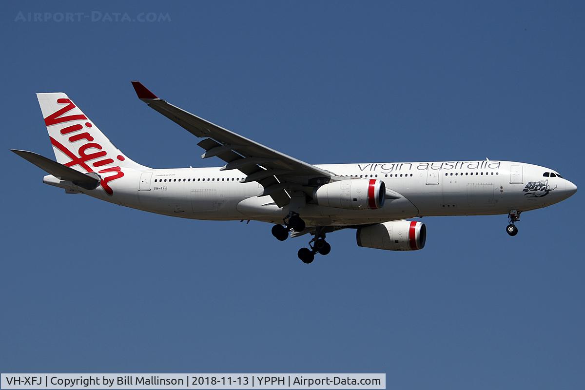 VH-XFJ, 2014 Airbus A330-243 C/N 1561, finals