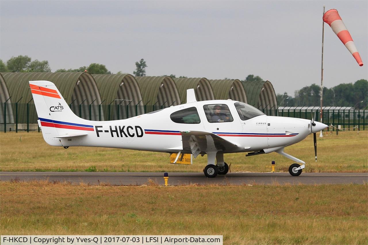 F-HKCD, Cirrus SR20 C/N 2186, Cirrus SR20, Taxiing to holding point, St Dizier-Robinson Air Base 113 (LFSI) Open day 2017