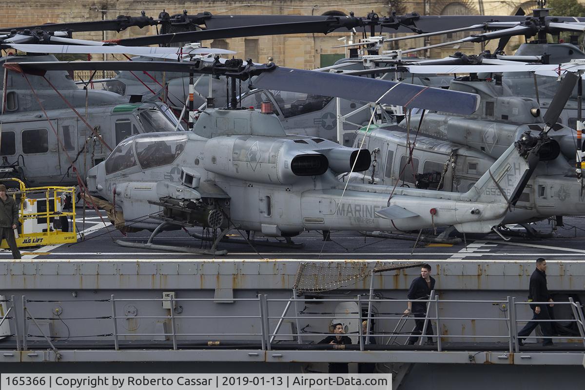 165366, Bell AH-1W Super Cobra C/N 26366, Onboard USS Arlington