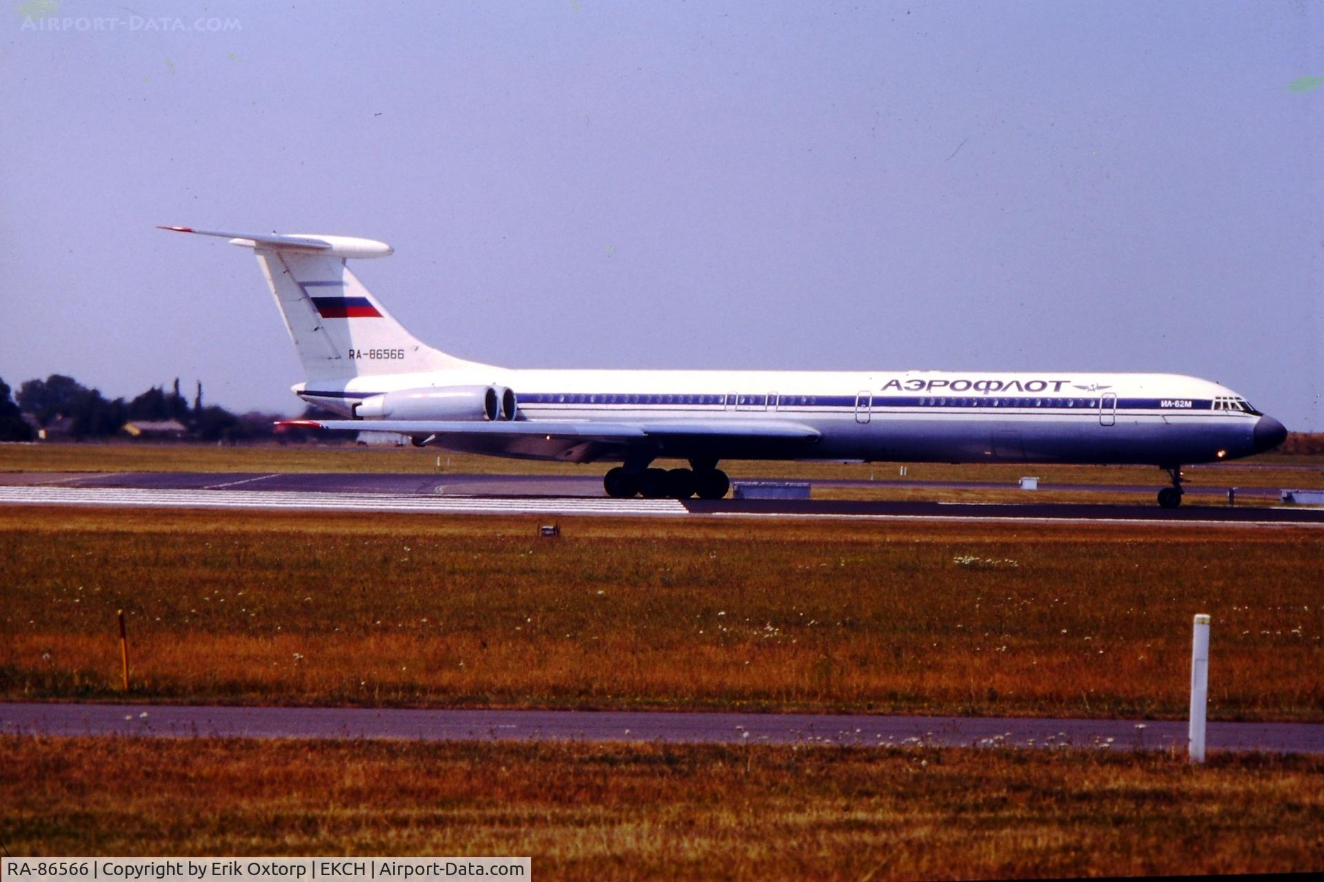 RA-86566, 1993 Ilyushin Il-62M C/N 4255152, RA-86566 abot to take off rw 04R