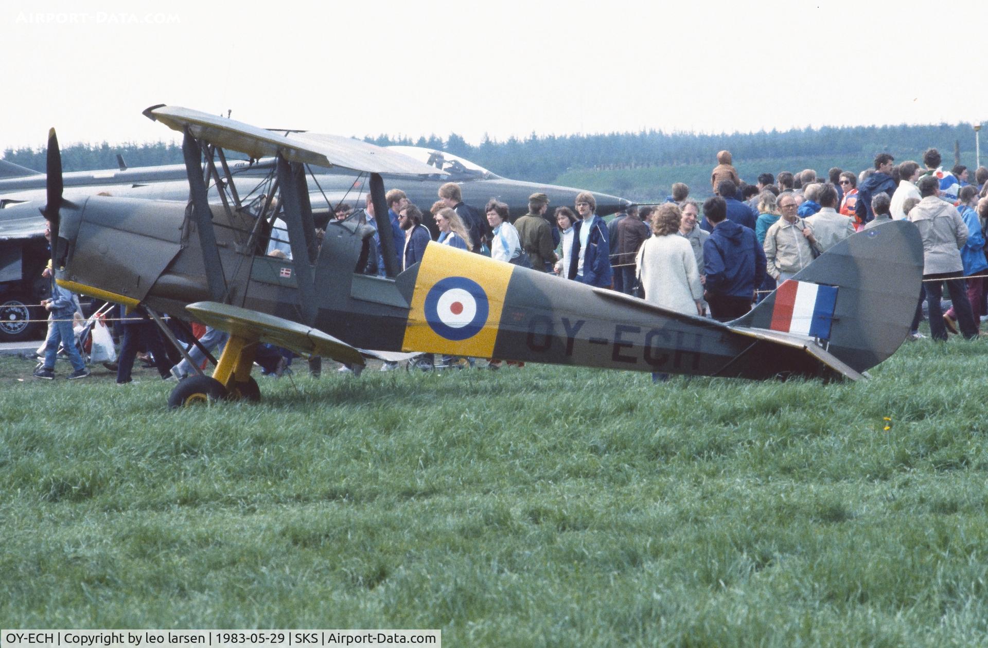 OY-ECH, De Havilland DH-82A Tiger Moth II C/N 85234, Air Show Skrydstrup 29.5.1983