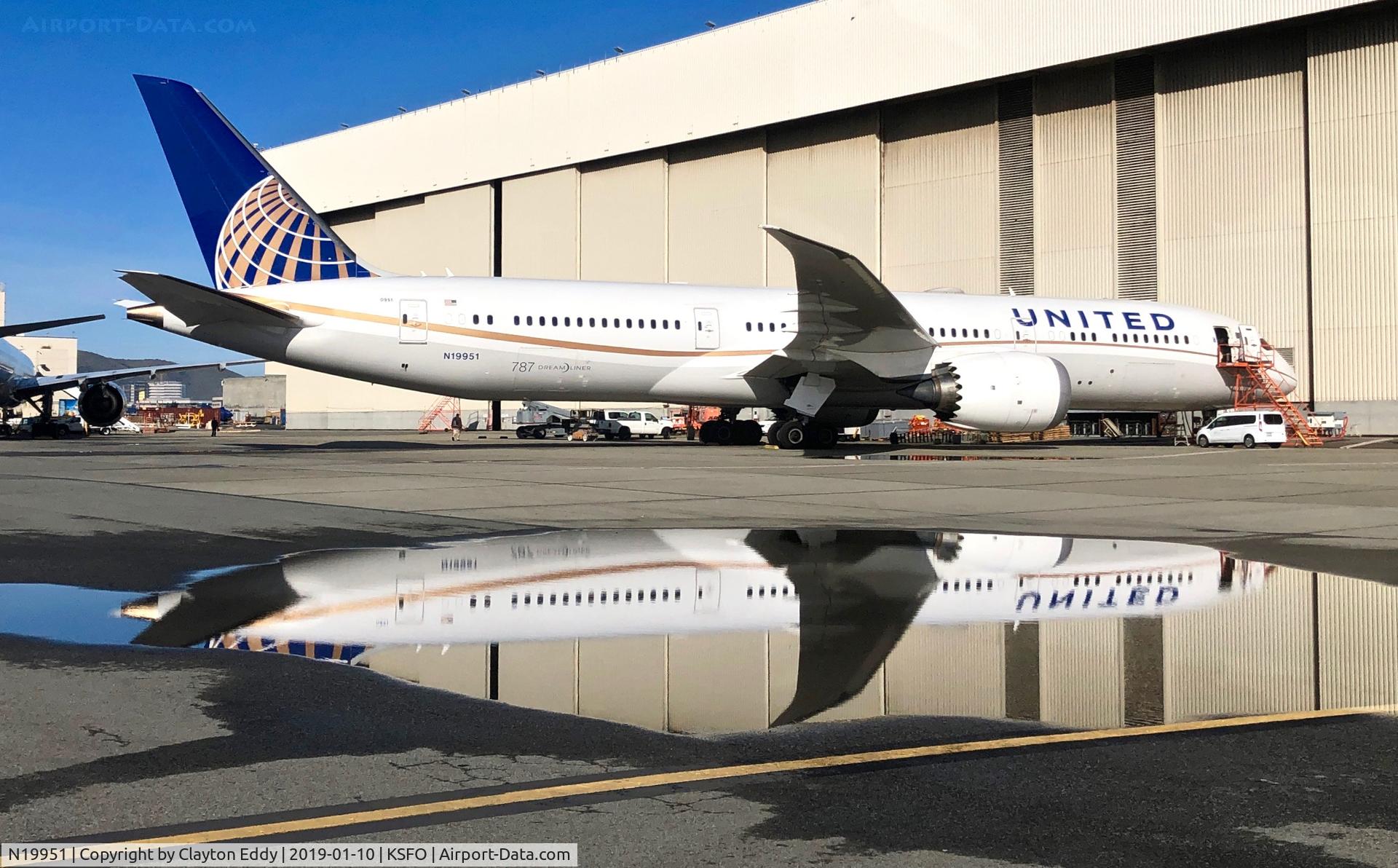 N19951, 2014 Boeing 787-9 Dreamliner C/N 36402, SFO 2019.