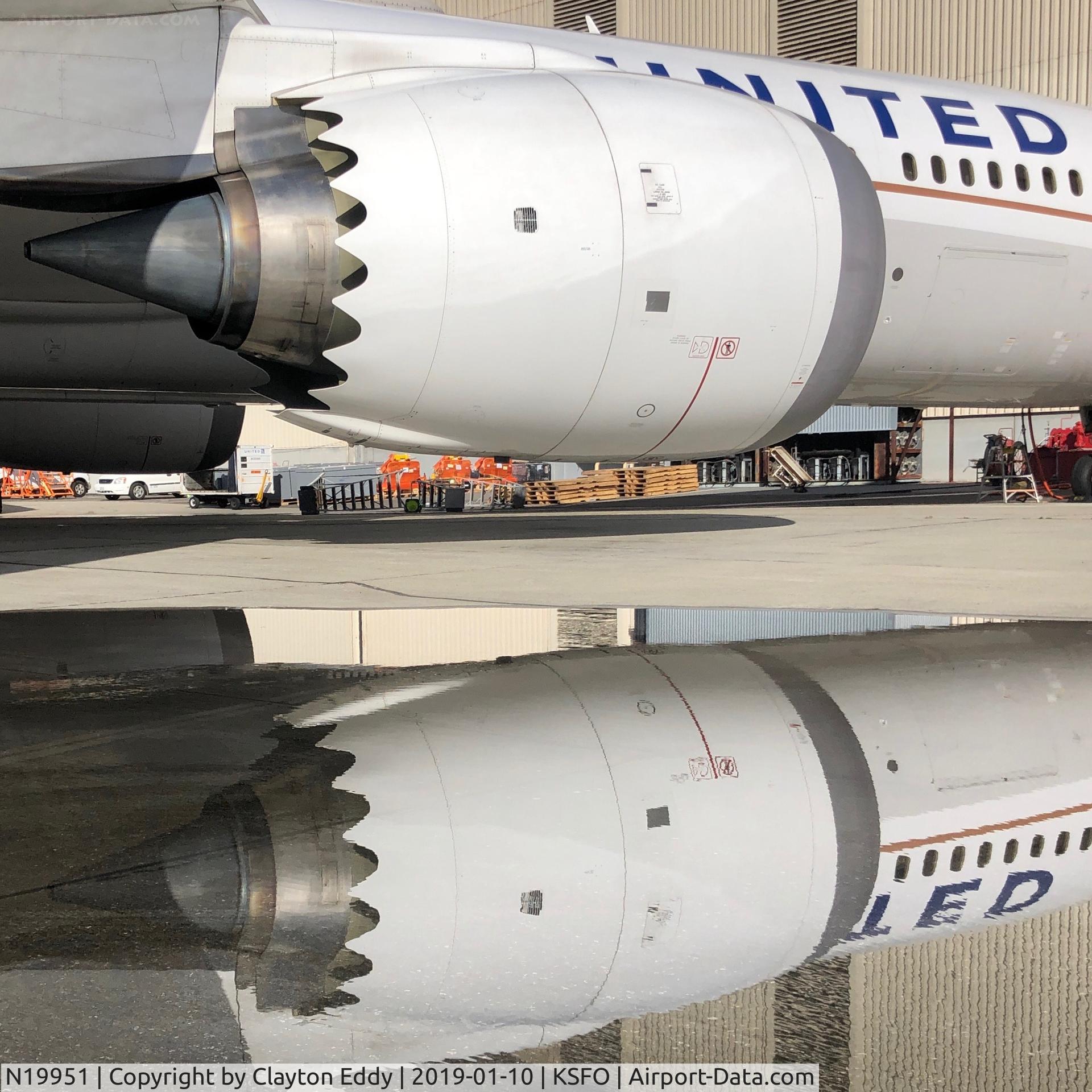 N19951, 2014 Boeing 787-9 Dreamliner C/N 36402, SFO 2019.