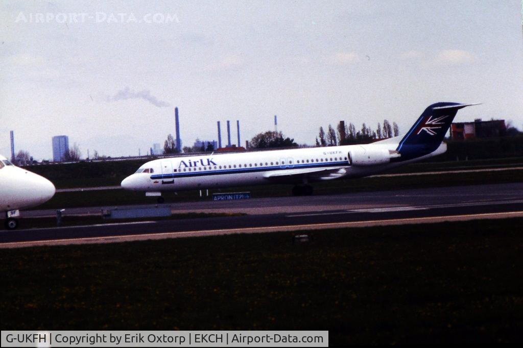 G-UKFH, 1989 Fokker 100 (F-28-0100) C/N 11277, G-UKFH taxing for take off rw 04R