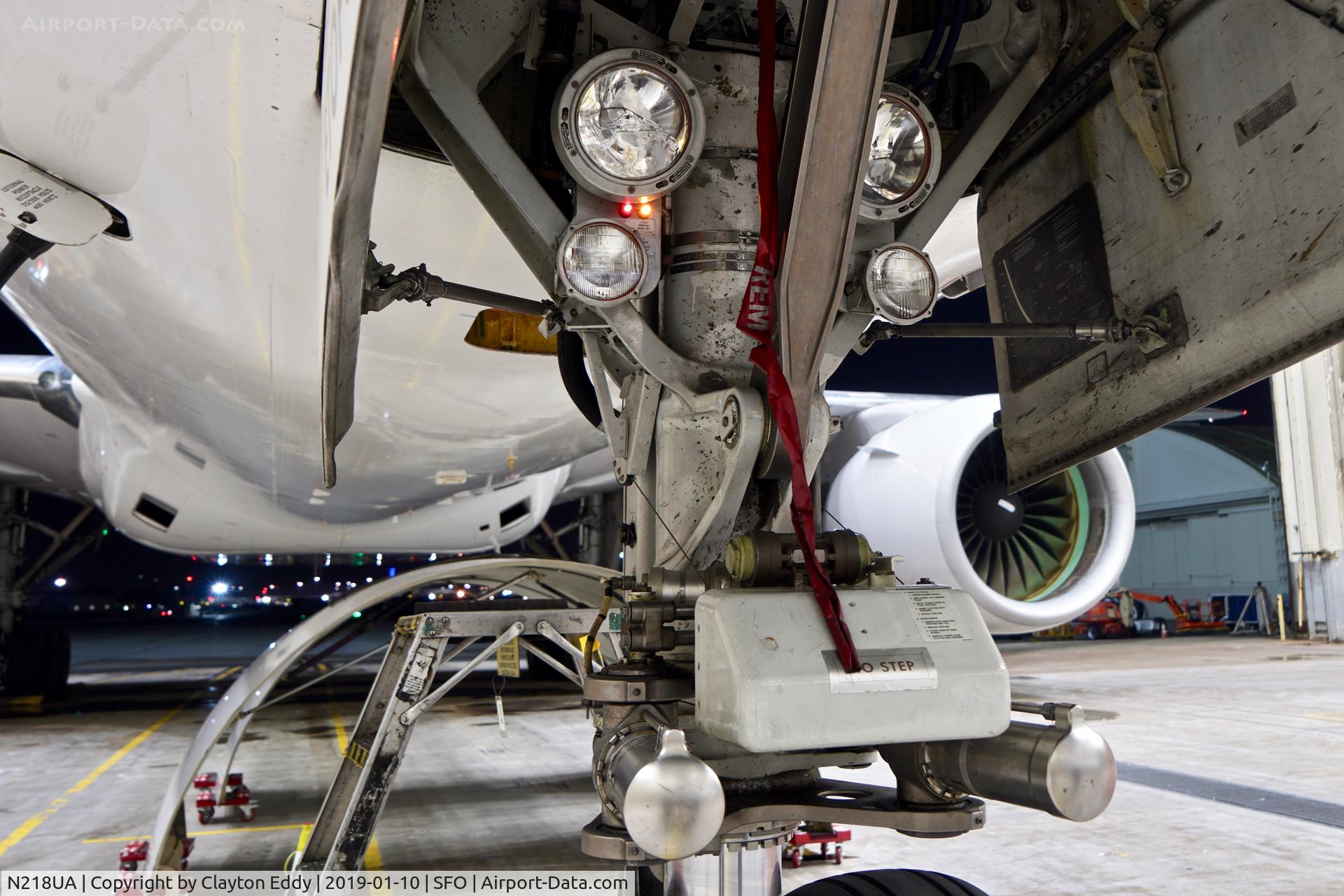 N218UA, 2001 Boeing 777-222 C/N 30222, SFO 2019.
